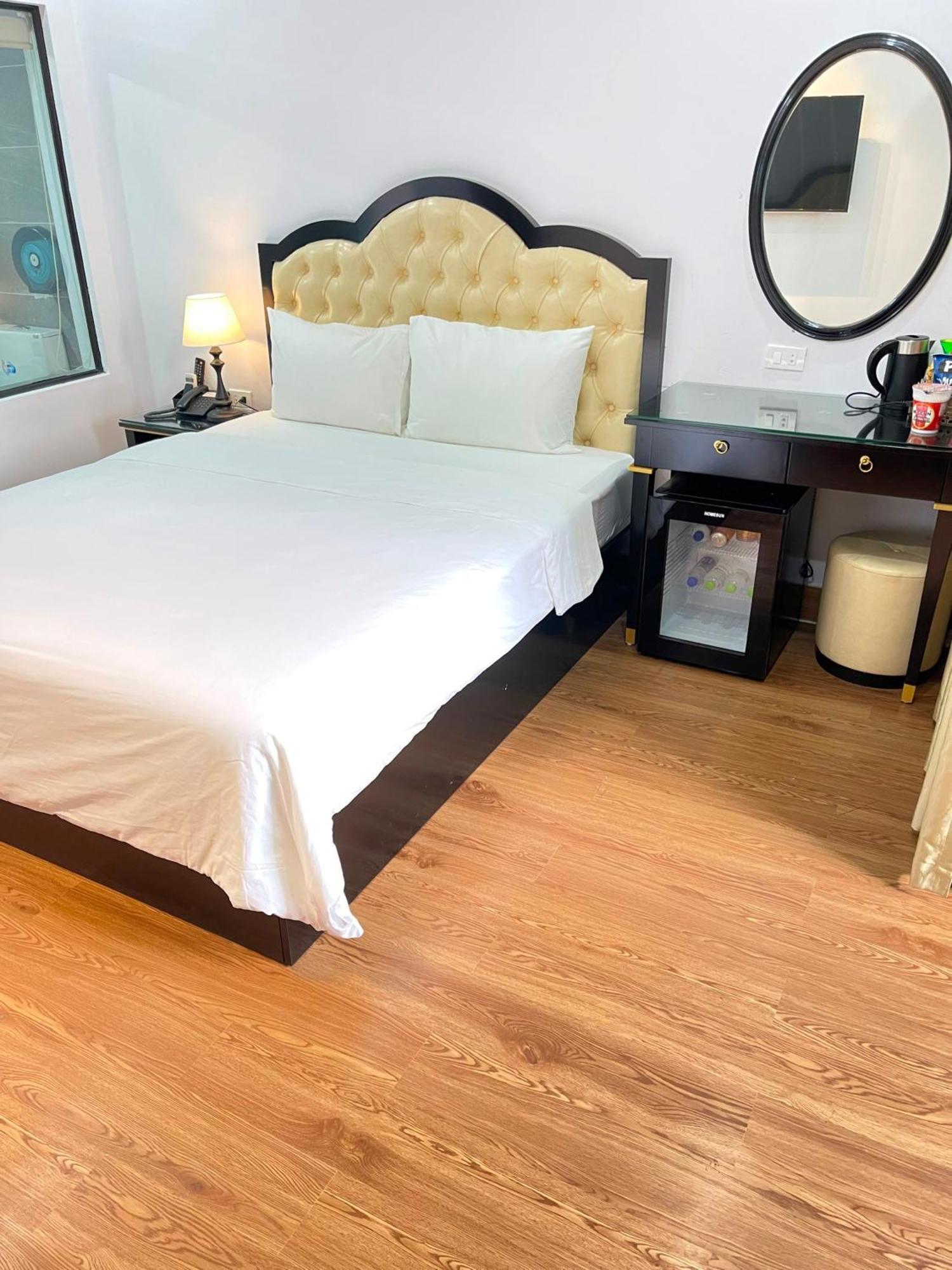 Nhat Tan Hotel Hanoi Exterior photo