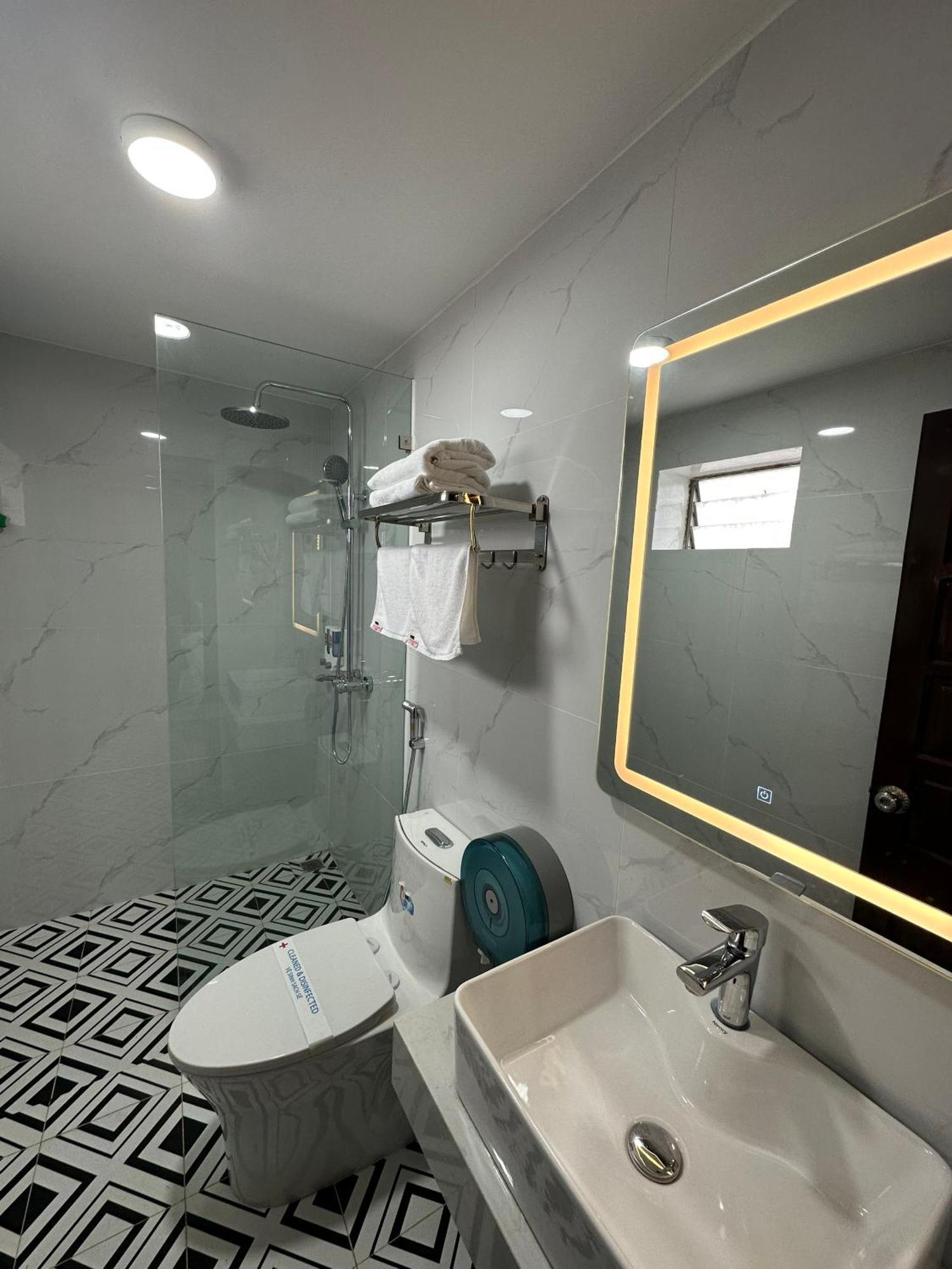 Nhat Tan Hotel Hanoi Exterior photo